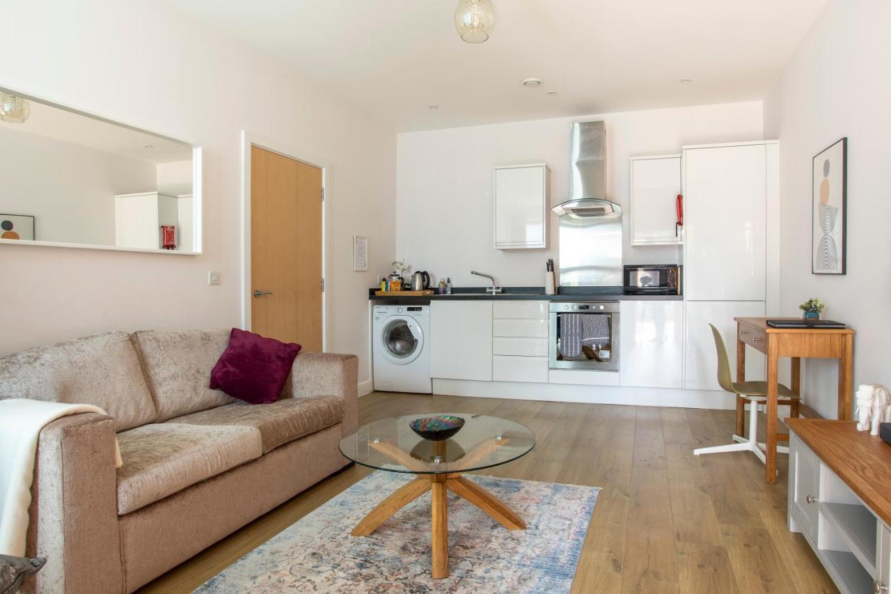 1 Bed Apartment - Redhill Central, Surrey, Gatwick #3 Kültér fotó