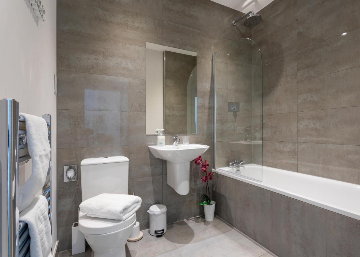 1 Bed Apartment - Redhill Central, Surrey, Gatwick #3 Kültér fotó
